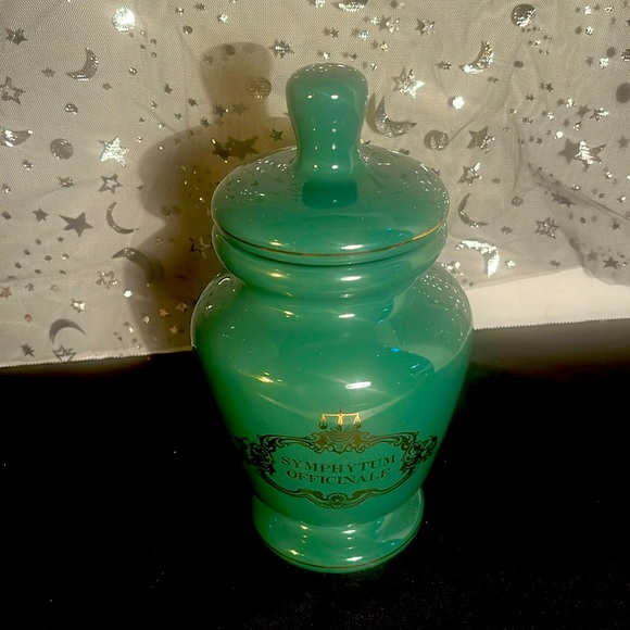 Eli Lilly vintage pharmaceutical ceramic jar. Very collectible limited numbered
